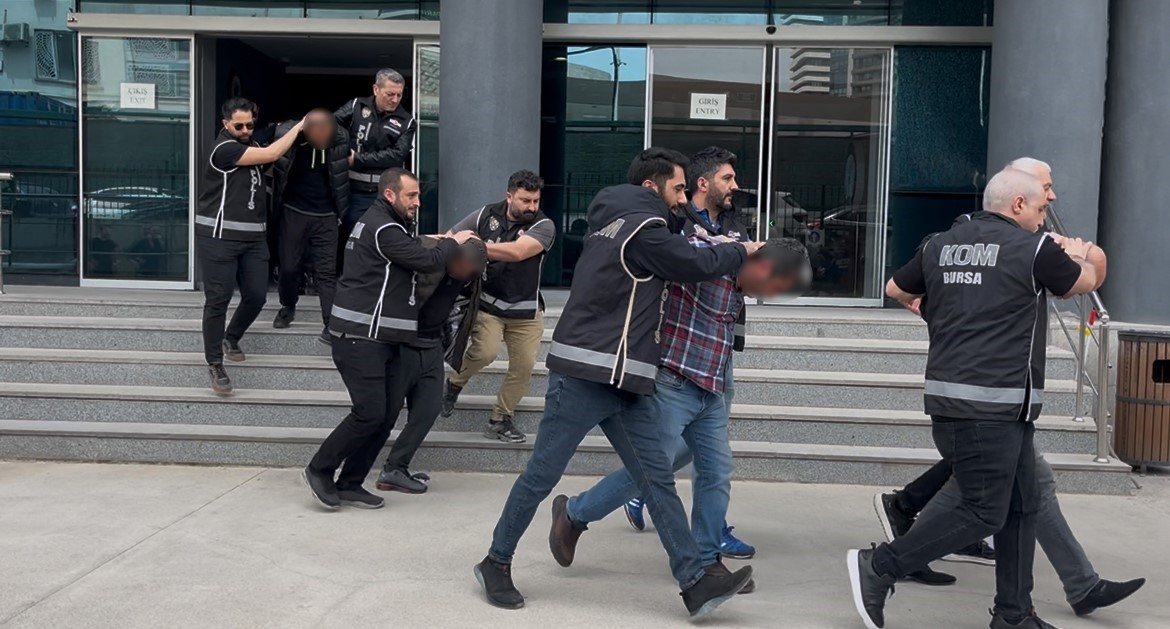 Bursa’da çiftçileri hedef alan tefeci çetesi adliyeye sevk edildi