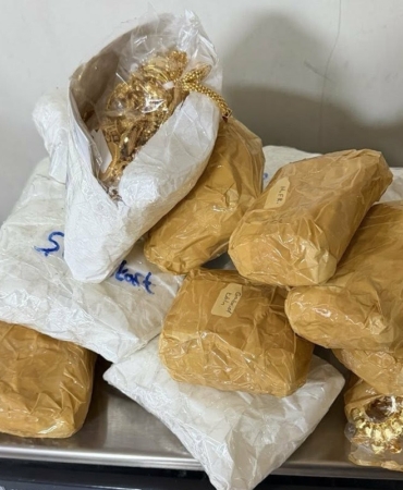 Otomobilin gösterge panelinden gizli kasa çıktı: 3,2 kilogram altın ele geçti