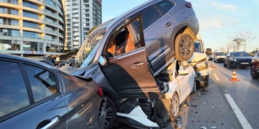 Kartal’da 4 aracın karıştığı zincirleme kaza: 5 yaralı