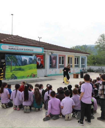 Akyazı’da 5 bin öğrenci tiyatro ile buluşuyor
