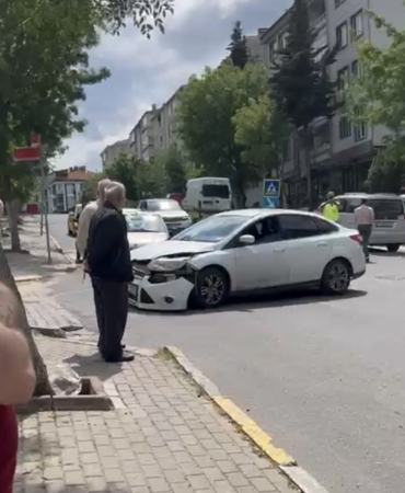 Lüleburgaz’da 3 araç birbirine girdi