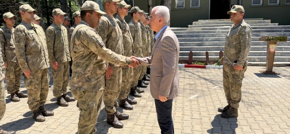 Kırklareli’nde gümrük personeli ve Mehmetçik ile bayramlaşma