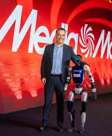 ‘MediaMarkt Türkiye İş Ortakları Buluşması’na dans eden insansı robot ilgi odağı oldu