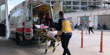 Balkonda başına mermer düşen çocuk ağır yaralandı