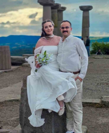 Antik kent, düğün fotoğrafı çektirmek isteyen çifte doğal fotoğraf stüdyosu oldu