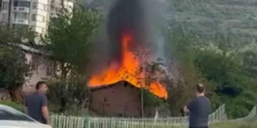 Kocaeli’de tek katlı ev alevlere teslim oldu