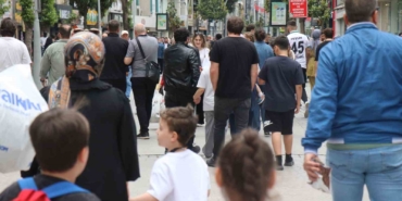 Sakarya’da bayram alışverişi telaşı: "Kedi yavrusu gibi sağa sola dağıldık"