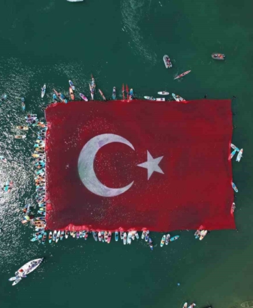 Sapanca Gölü’nde tüyleri diken diken eden görsel şölen