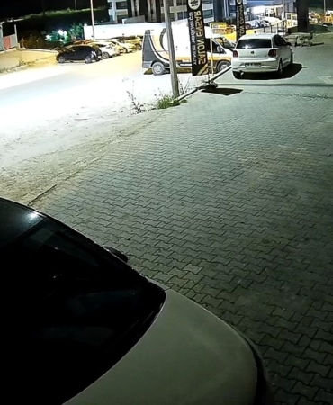 Uyuyakalan sürücü park halindeki araçlara daldı
