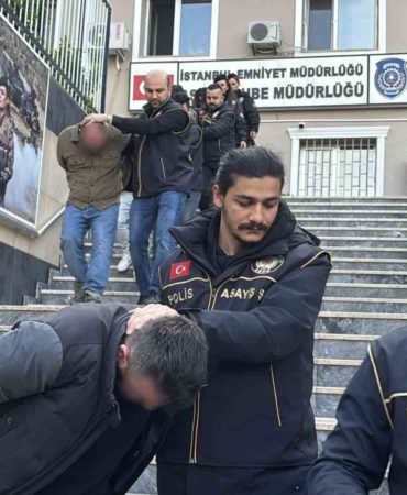 İstanbul merkezli 3 ilde düzenlenen "change oto’’ operasyonunda gözaltına alınan 16 şüpheli adliyeye sevk edildi