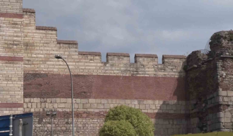 Fatih’te tarihi surlarda cinayet hazırlığı: Polise gelen ihbar cinayeti önledi