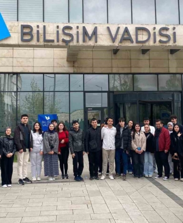 Belediyeden gençlere Bilişim Vadisi gezisi