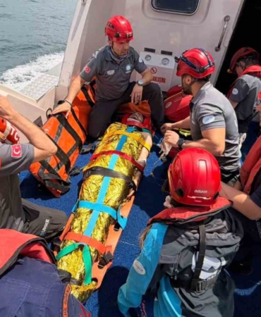 Yalova açıklarında gemide yaralanan personel tahliye edildi