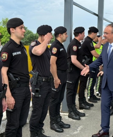 Tekirdağ Valisi Soytürk, görev başındaki güvenlik güçleriyle bayramlaştı