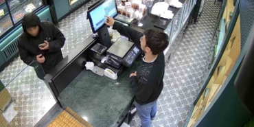 Bayrampaşa’da önce tatlı yedi, sonra hesabı ödemeden giderken iş yeri sahibini tehdit etti