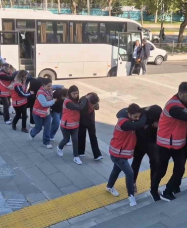 Güzellik merkezlerine çektikleri vatandaşları dolandıran çeteye operasyon: 12 tutuklama