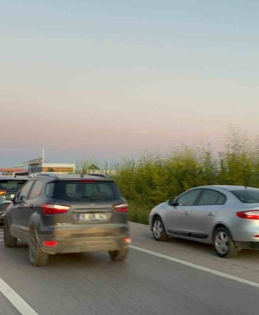 Bursa’da kurban kesim alanlarında kilometrelerce araç kuyruğu oluştu