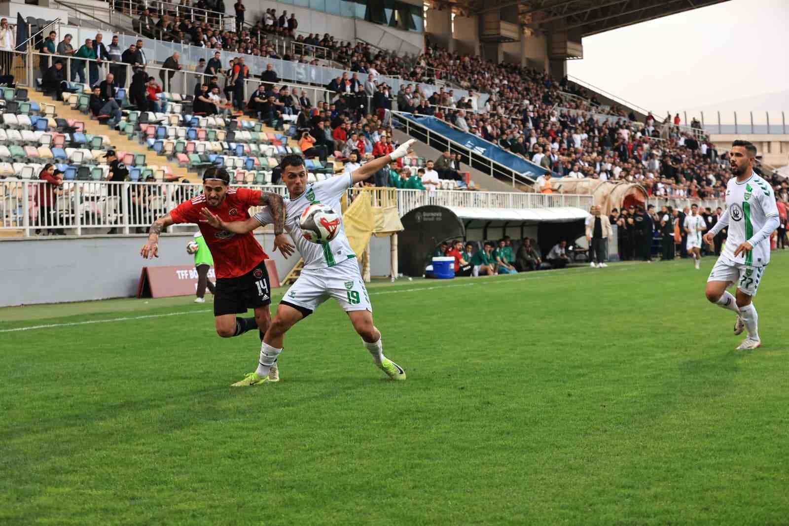 Gölcükspor, 5 yıl aradan sonra TFF 3. Lig’e yükseldi