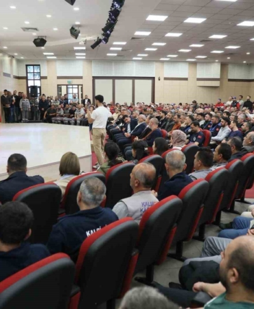 Başkan Öztekin personelle bayram sevincini paylaştı