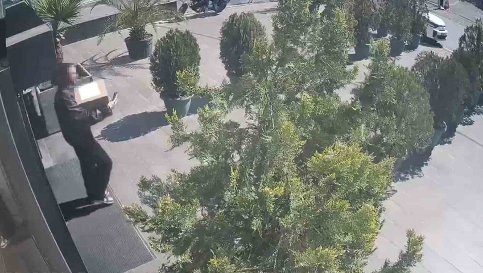 Maltepe’de "kargoyla" uyuşturucu teslimatına baskın: 5 bin 400 gram marihuana ele geçirildi