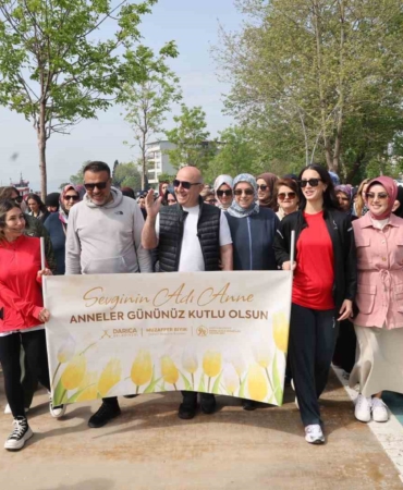 Darıca’da Anneler Günü yürüyüşü düzenlendi