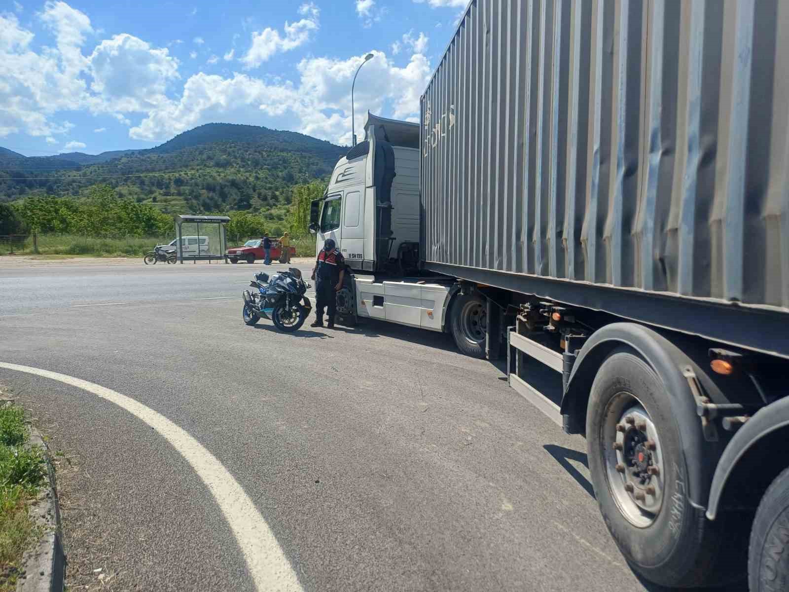 Bilecik’te tır ile motosiklet çarpıştı: 1 yaralı