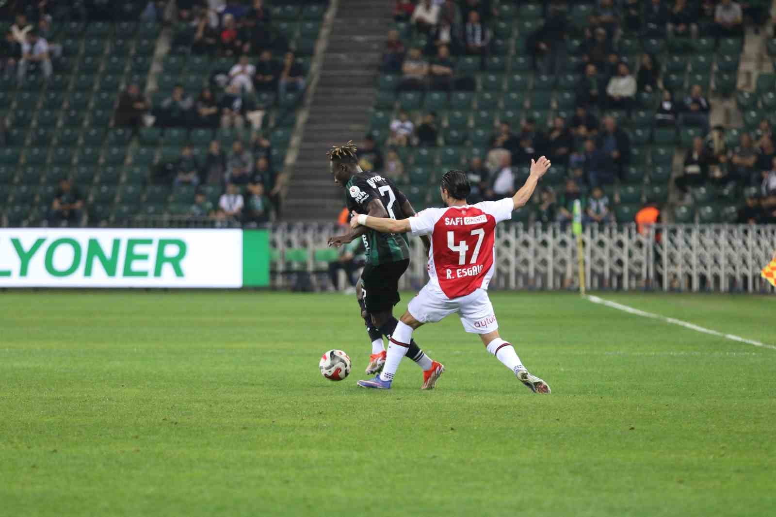 Trendyol Süper Lig: Kocaelispor: 0 - Fatih Karagümrük: 0 (İlk yarı)