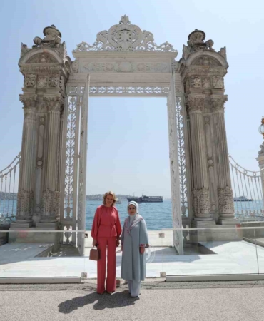 Emine Erdoğan, Belçika Kraliçesi Mathilde ile bir araya geldi
