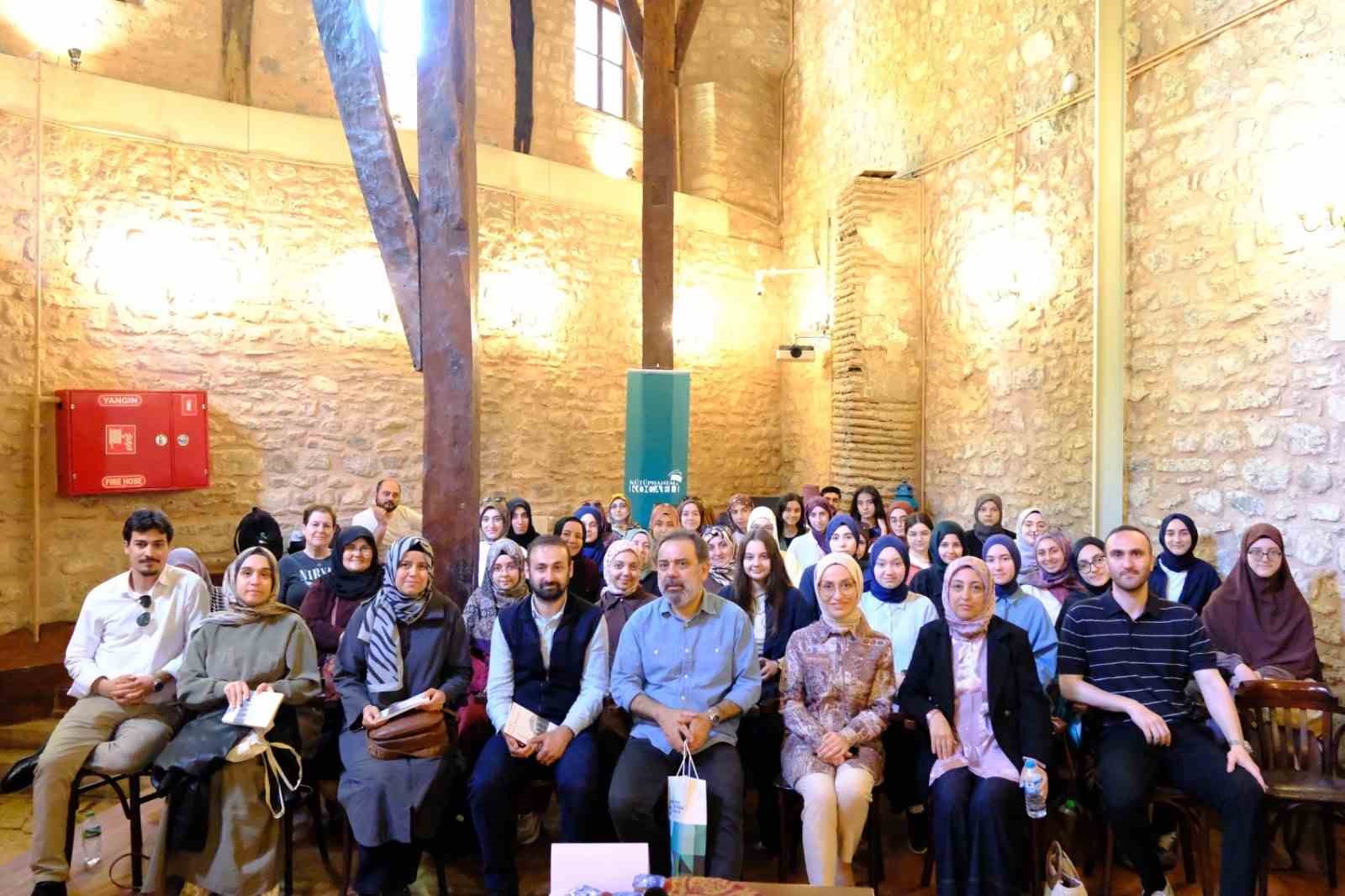 Kitapların izinde kültür yolculuğu