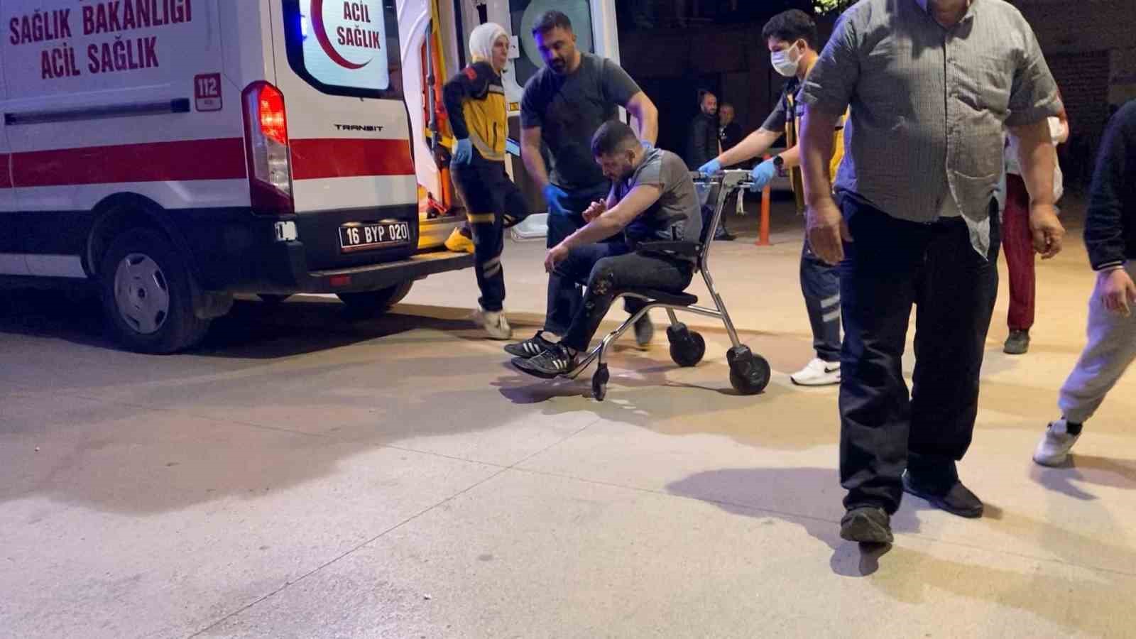 İnegöl’de direksiyon başında fenalaşan sürücü zincirleme kazaya neden oldu