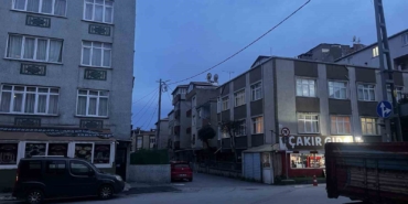 Küçükçekmece’de kahve önünde silahlı saldırı: 3 yaralı