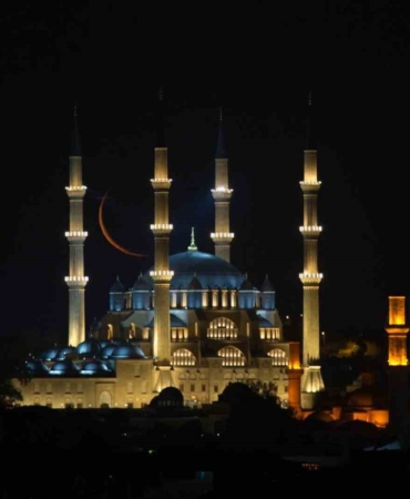 Selimiye’de hilalli sabah, objektiflere yansıdı