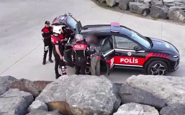 Avcılar’da yunus polisinden dronlu denetim: Şüphelinin üzerinden uyuşturucu çıktı
