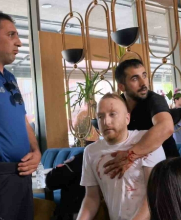 Yol kavgasında kan aktı: 1’i ağır 4 kişi bıçakla, 1 polis memuru arbede sonucu yaralandı