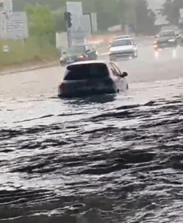 Tekirdağ’da 10 dakikalık sağanak hayatı felç etti