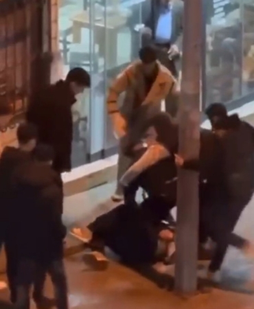 Pendik’te darp anları kameraya yansıdı: 4 saldırgan 1 kişiyi hedef aldı