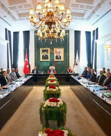 Vali Turan: "Okul çevrelerinde denetimler artırılacak"