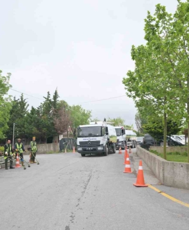 Mezarlık temizliği yapmaya çalışan Esenyurt Belediyesi ekipleri İBB’nin engeline takıldı