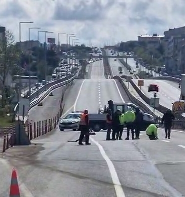 Silivri’de yola dökülen vidalar nedeniyle sürücüler zor anlar yaşadı