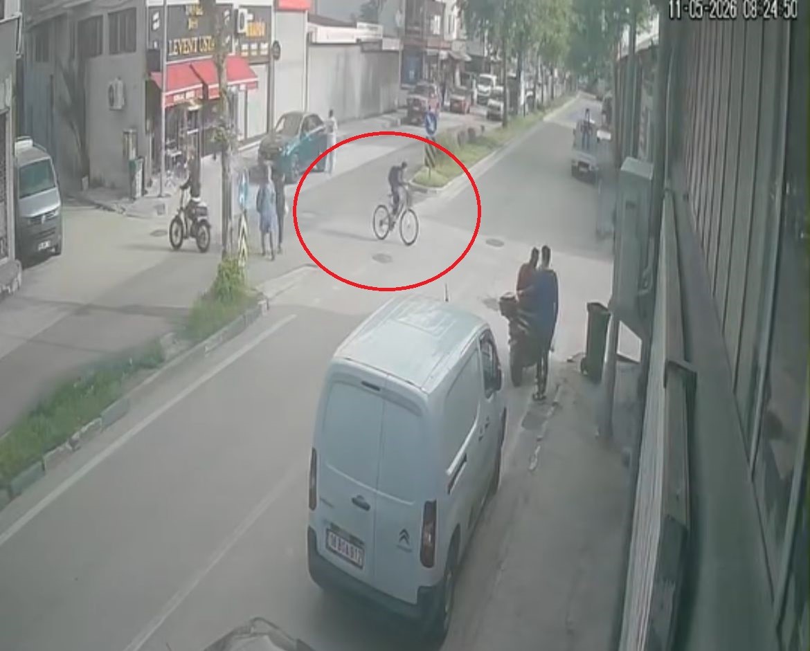 Kararsız bisikletli kazayı getirdi...Ne tarafa gideceğini şaşırınca motosikletliyle çarpıştı
