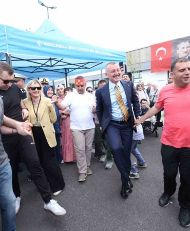 En özel birlik: Özel gençlere kına yakıldı, halaylar çekildi