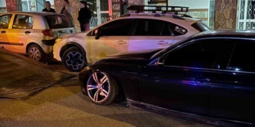 Telefonda başlayan zıtlaşma sokağa taştı… Silahlı çatışma kamerada