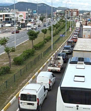 Kuzey Ege’de trafikte 9 günlük bayram tatili yoğunluğu başladı