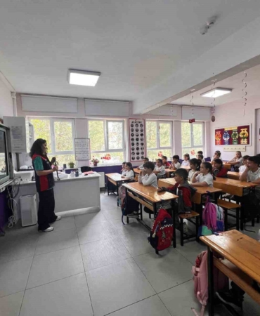 Veterinerler minik öğrencilerle buluştu