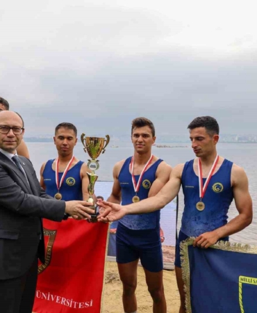 Cerrahpaşa CUP Kürek Yarışları’nda üniversiteler Küçükçekmece Gölü’nde yarıştı