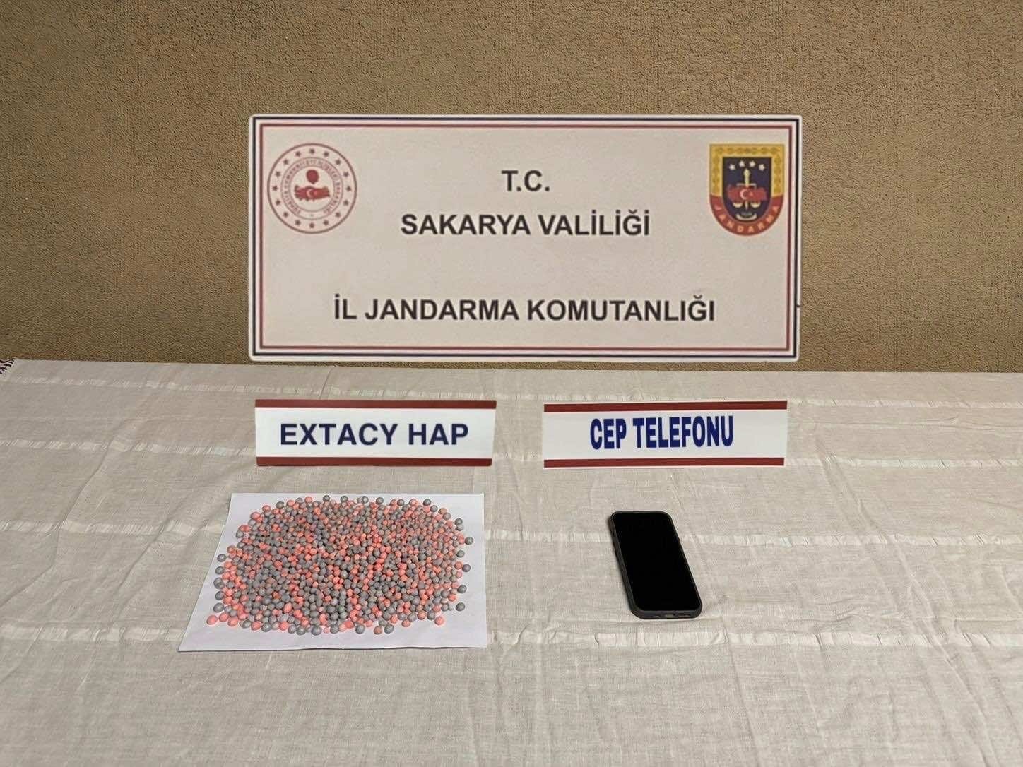 Sakarya’da 3 ilçede uyuşturucu operasyonu: Evlerini uyuşturucu imalathanesine çevirmişler