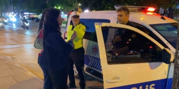 ATM’de unutulan parayı görüp polise teslim etti