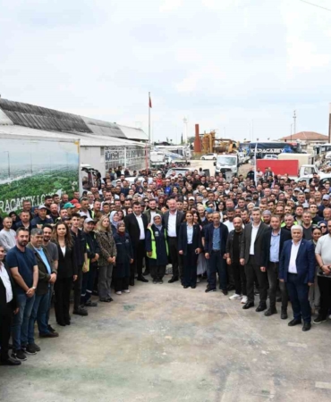 Karacabey Belediyesi personeli bayramlaştı