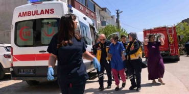 Saç kurutma makinesi evi yaktı: 2 kişi hastanelik oldu