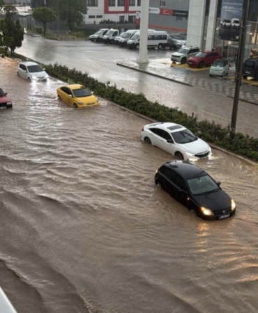 Bozüyük’te sağanak yağış hayatı olumsuz etkiledi